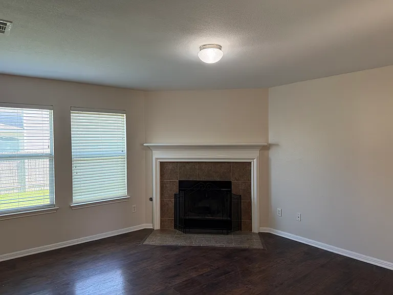 3703 Holden Ct — Photo 4