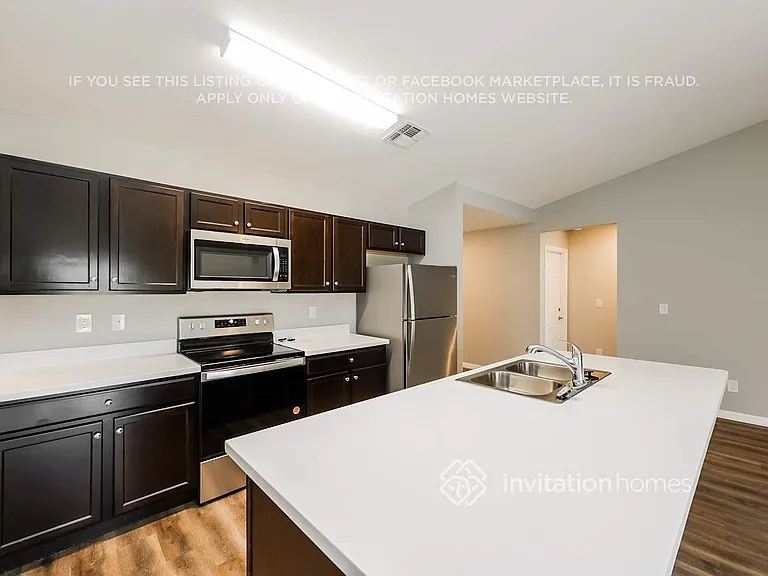 402 Kostner St — Photo 8