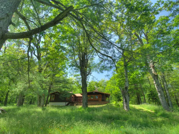 8 Thayer Rd, Monroe, MA 01350