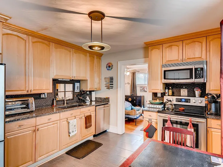 1131 E 16th Ave — Photo 5