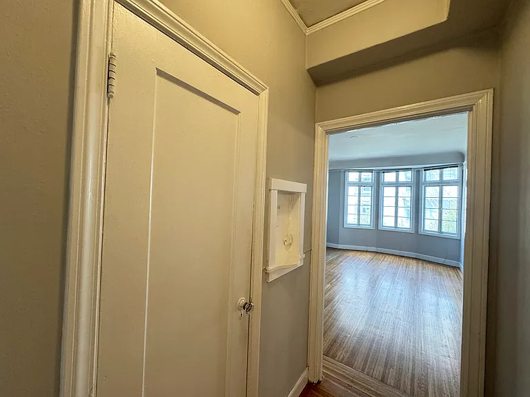 1755 Franklin St — Photo 11