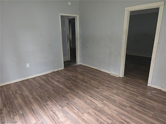 4th image of 3952 E 74th St