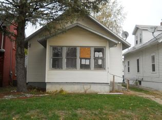 612 W 8th St, Sterling, IL 61081
