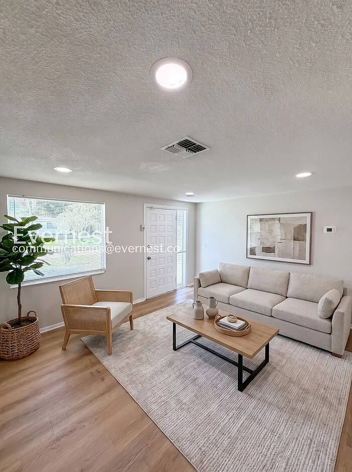 2 bed, 1.0 bath, 863 sqft, $1,495 — Photo 2