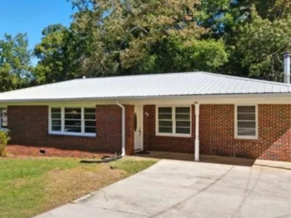 229 Hilltop Ln, Toccoa, GA 30577