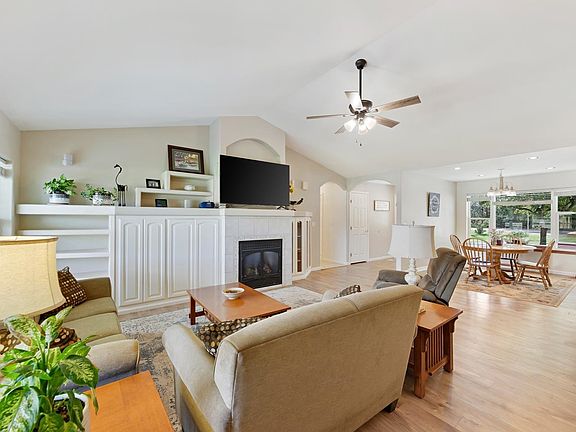 4th image of 824 24th Rd