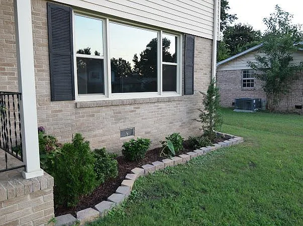 812 Farley Dr SE — Photo 3
