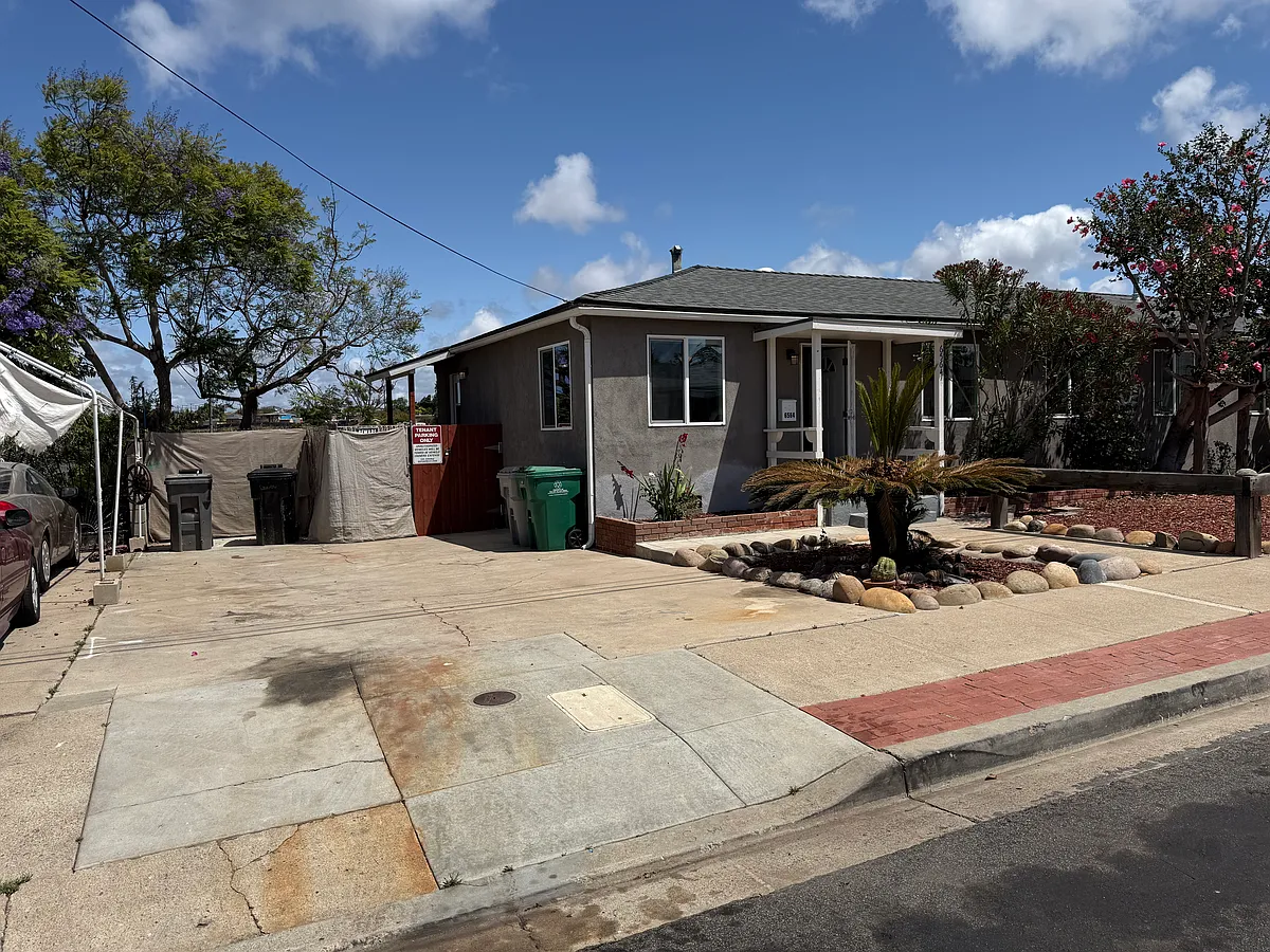 Building Photo - 6564 Lanston St #1