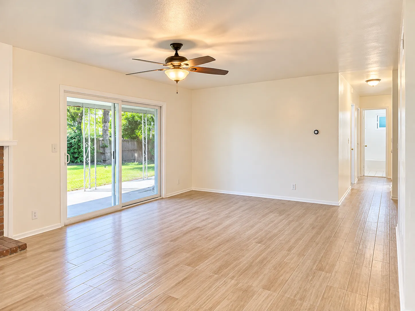 4 bed, 1377 sqft, $3,995 — Photo 2