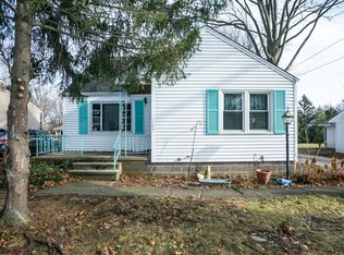 7599 Mapleway Dr, Olmsted Falls, OH 44138