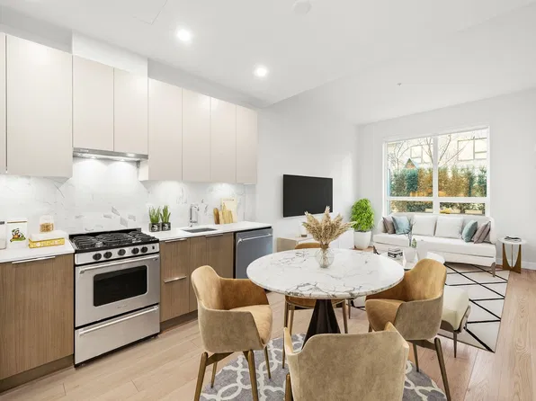 648 Lea Ave #101, Coquitlam, BC V3J 4H4