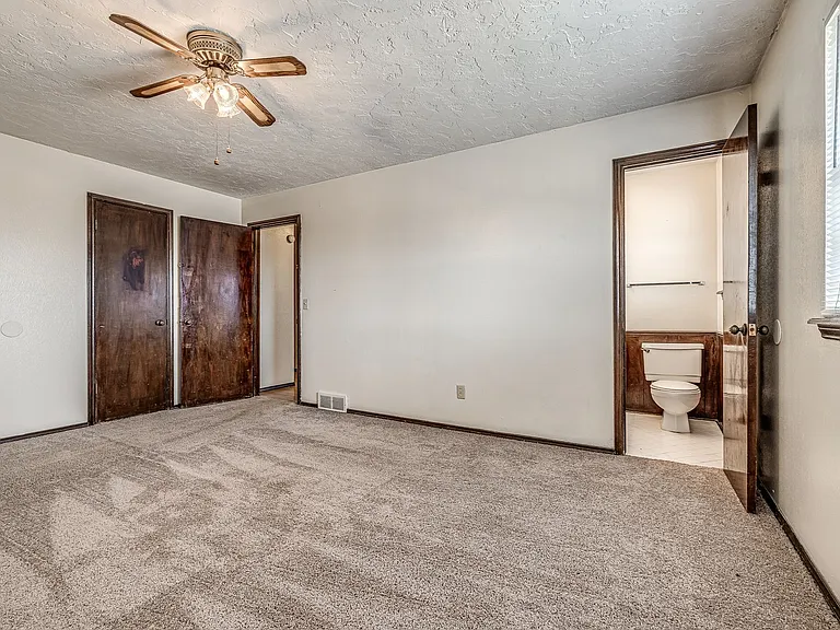 4132 NW 36th St — Photo 31