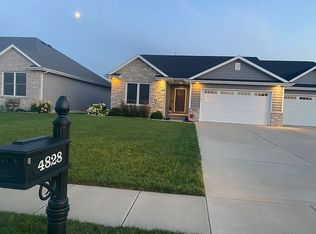 4828 Chestnut Dr, Springfield, IL 62711