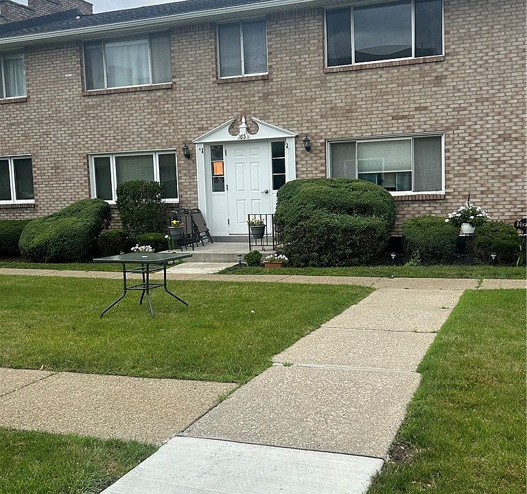 1st image of 165 Old Lyme Dr APT 4