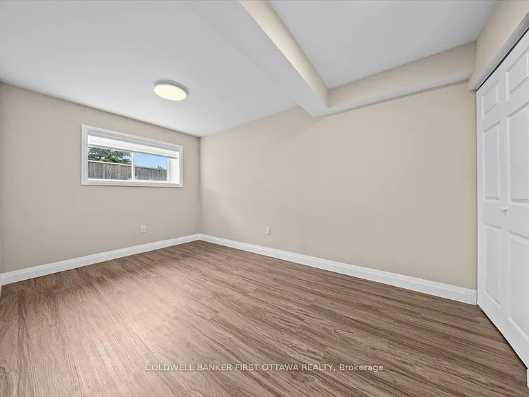118 Culloden Cres — Photo 36
