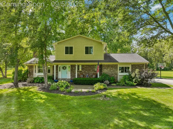 8127 Sleepy Time Ct, Clarkston, MI 48348