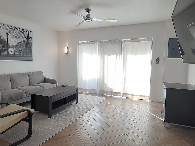 138 E Colonial Ct #77 — Photo 3