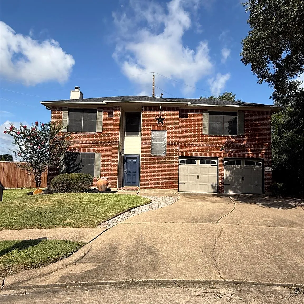 3 bed, 2.5 bath, 2026 sqft, $2,200 — Photo 1