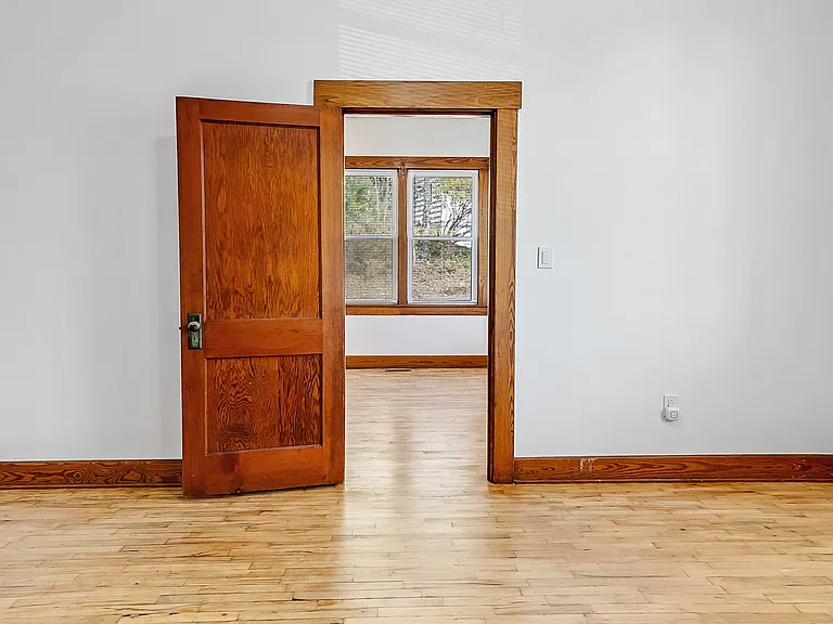 496 Dorsey Ave — Photo 51