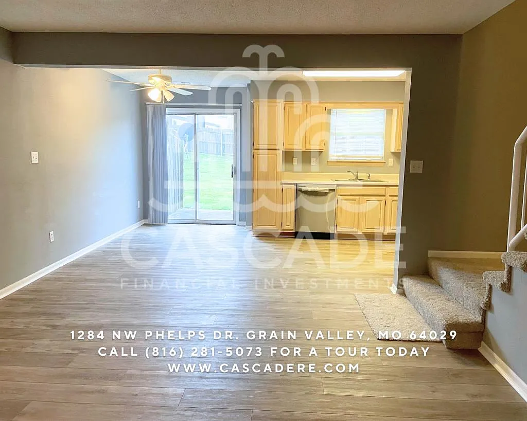 1286 NW Phelps Dr — Photo 2