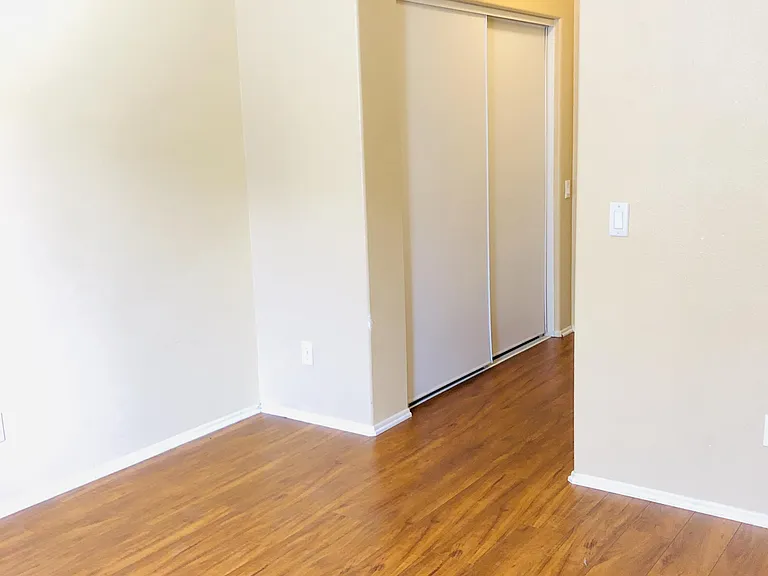 27540 Canterbury St — Photo 23