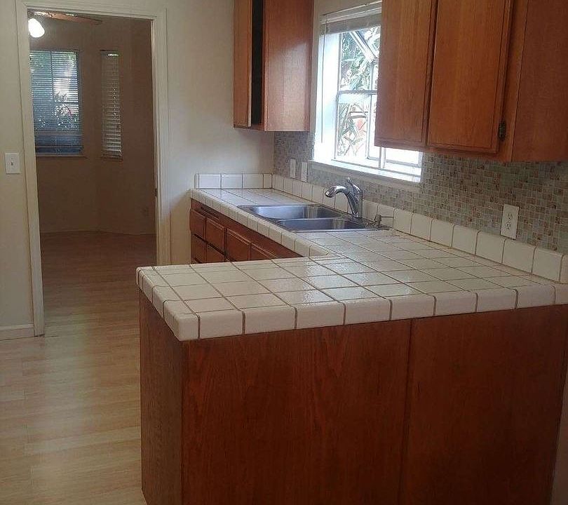 2nd image of 509 Nordell Pl