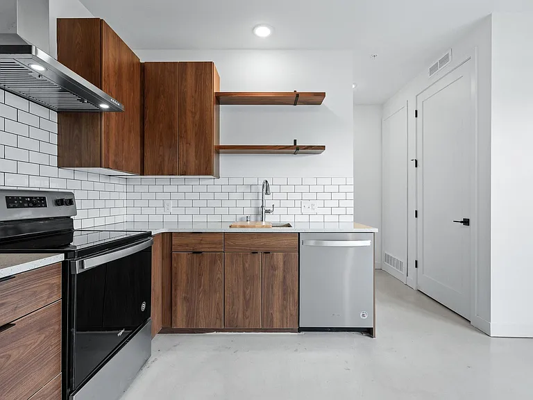 Laurel Apartments — Photo 14