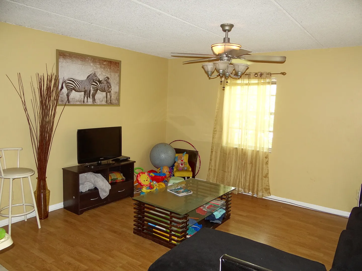 2/1 condo in central location — Photo 3
