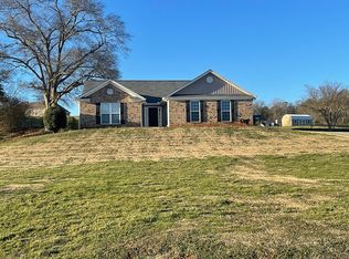 293 Middle Fork Ln, Carnesville, GA 30521