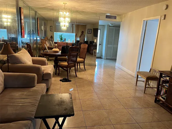 2900 NW 48th Terrace #209, Lauderdale Lakes, FL 33313