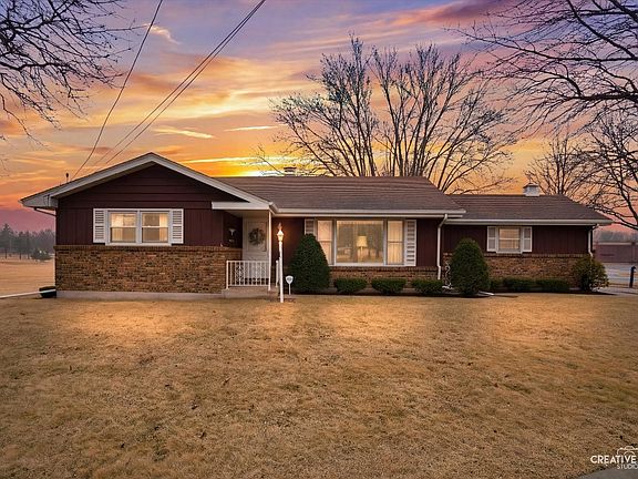 2nd image of 953 Sheffer Rd