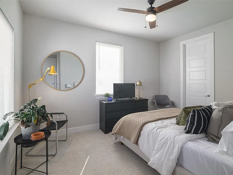 6021 Seville Dr — Photo 23