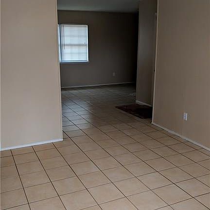 3rd image of 326 Hastings Dr