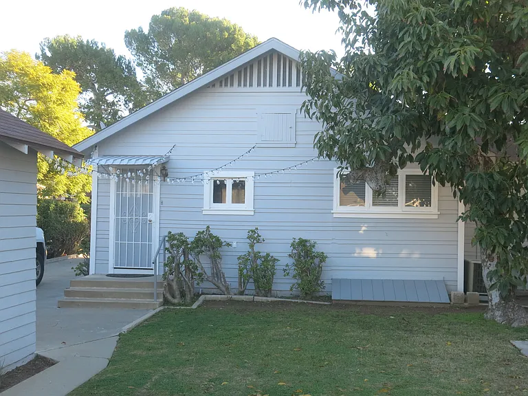 528 N Orange St — Photo 2