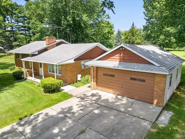 11141 Spencer Rd, Brighton, MI 48114