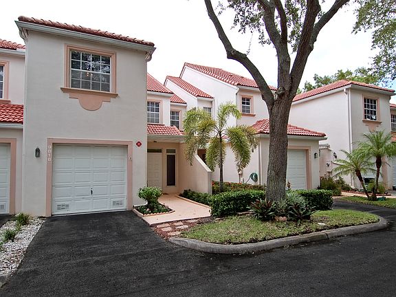 3rd image of 9818 Royal Palm Blvd
