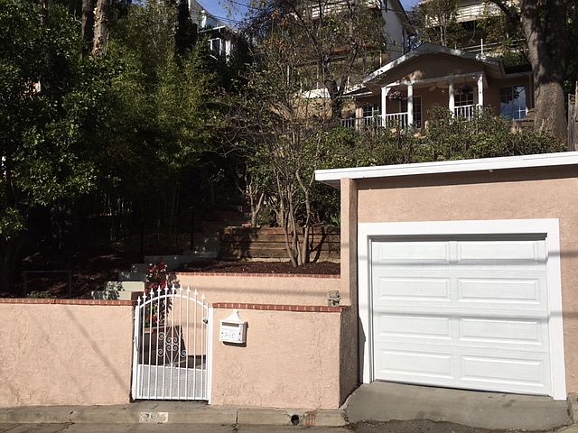 1st image of 700 Sunnyhill Dr
