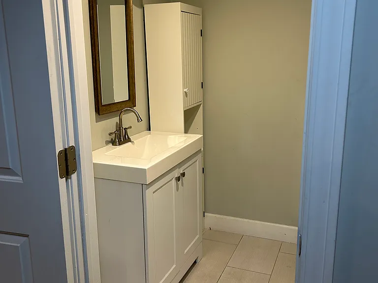 565 Allen St — Photo 19