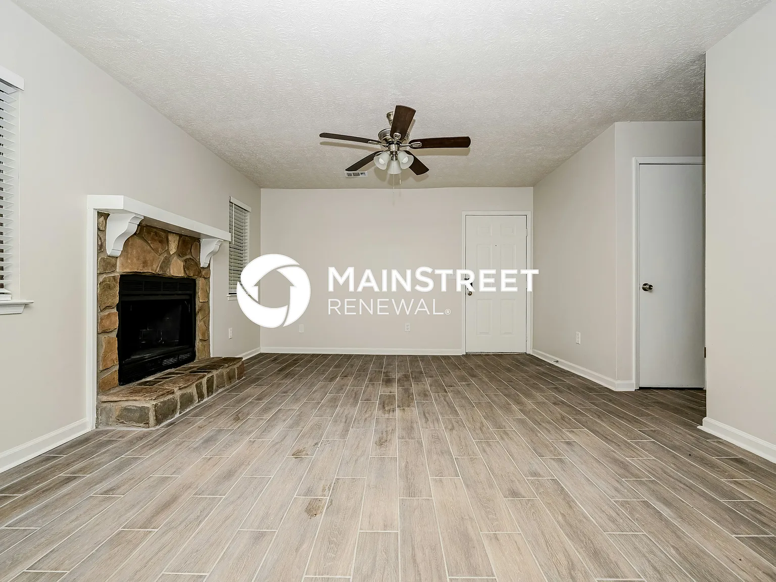 149 Adrian Dr — Photo 2