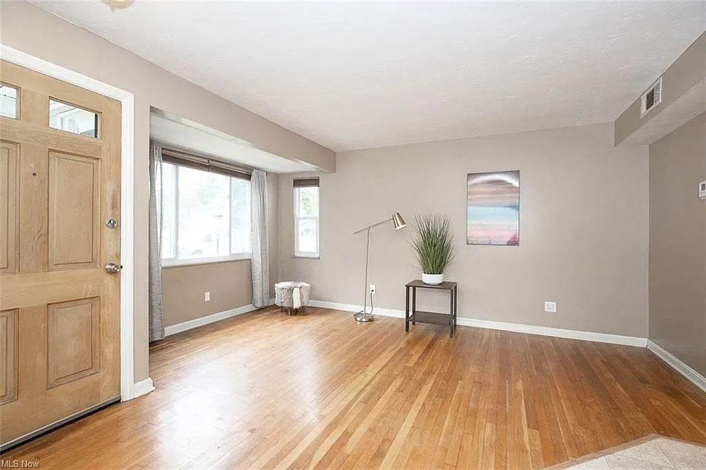 2 bed, 1044 sqft, $1,750 — Photo 3
