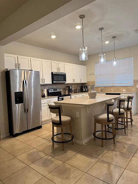 3 bed, 2.5 bath, 1617 sqft, $2,300 — Photo 2
