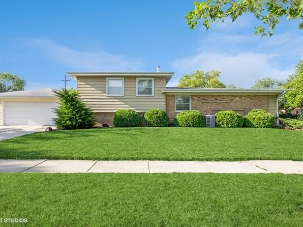 170 Constance Ln, Chicago Heights, IL 60411