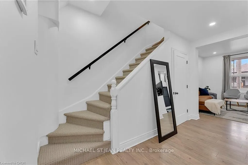 4 bed, $2,690 — Photo 3