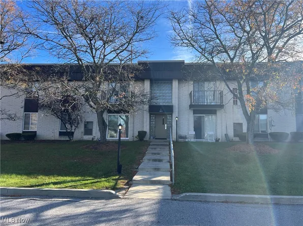 8455 N Akins Rd APT 201, North Royalton, OH 44133