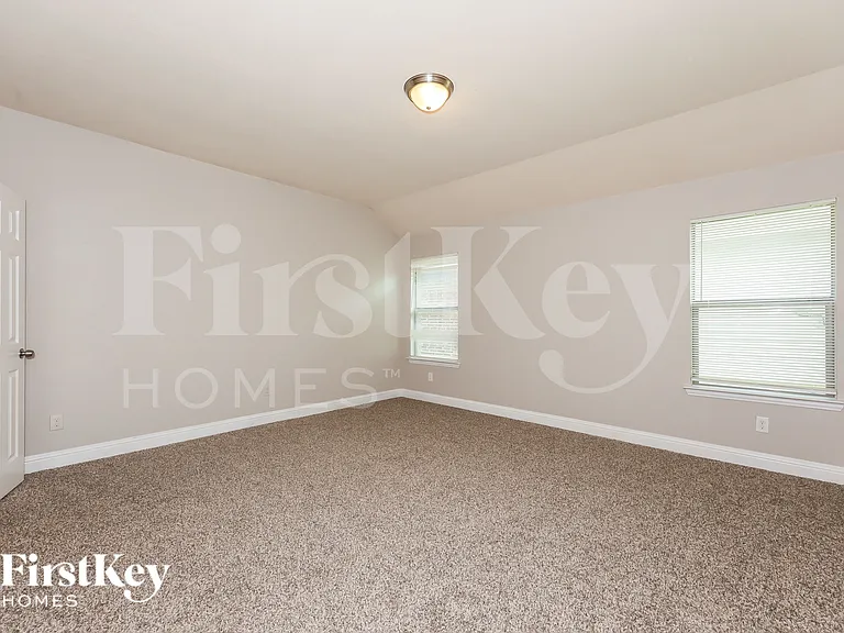 610 Canvas Ct — Photo 10