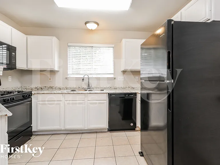 15613 Martineau St — Photo 7