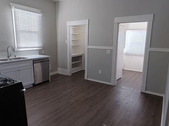 4th image of 330 W 10th St