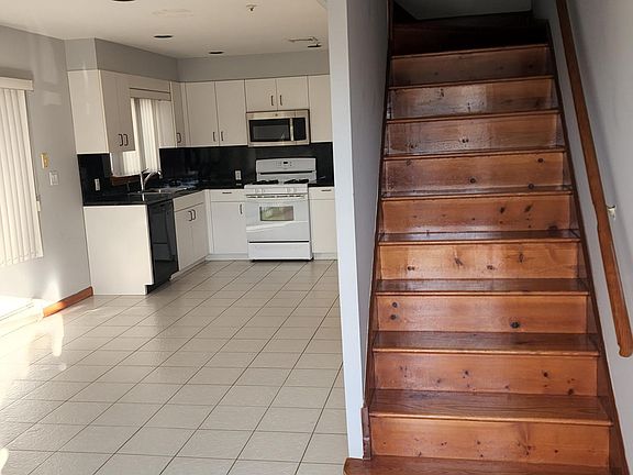 5th image of 28 Jefferson St #398