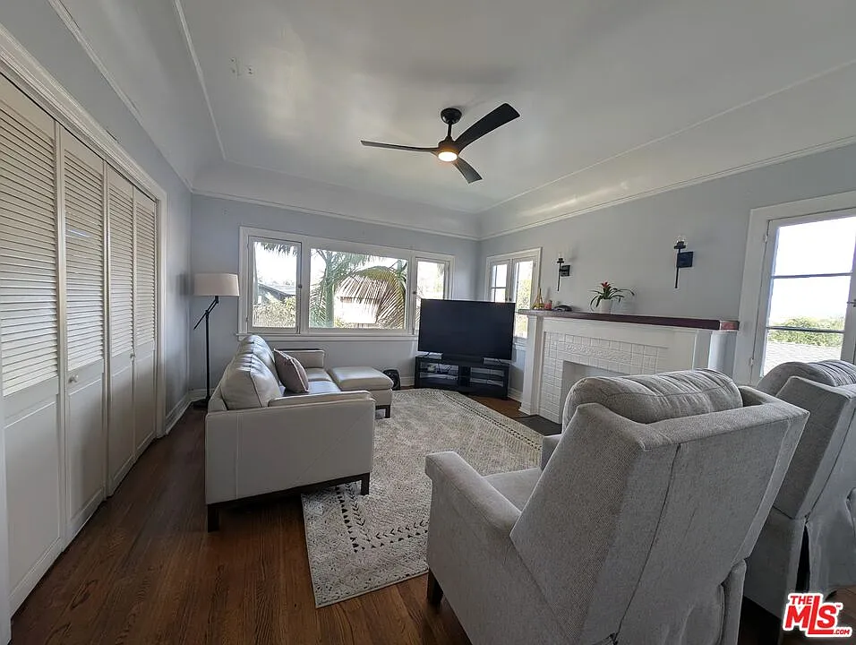 4 bed, 2.0 bath, 4636 sqft, $4,100 — Photo 3