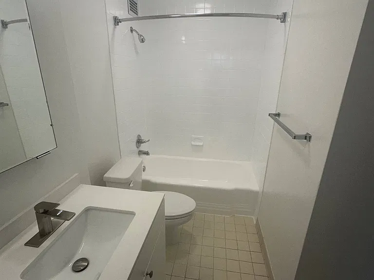 Calvert House Apartments — Photo 55